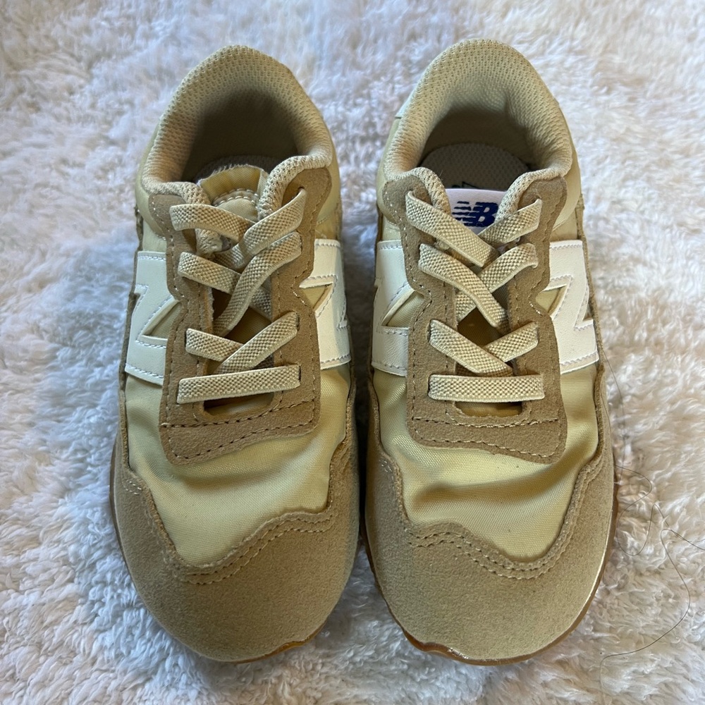 New Balance Tan, White and cream